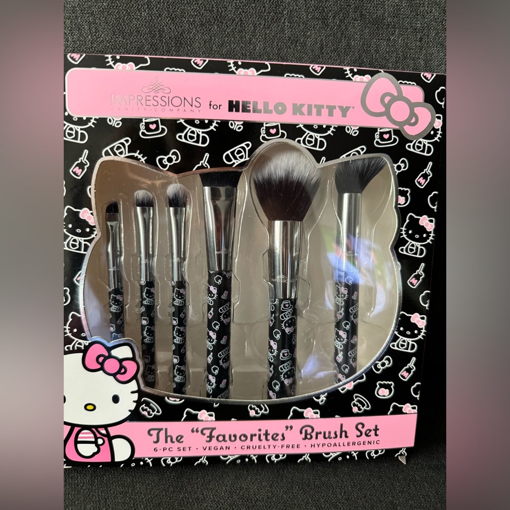 Hello Kitty Makeup Brushes Set
